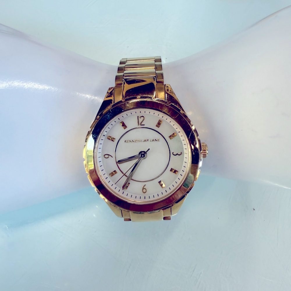Woman’s Kenneth J‎ Lane watch gold tone new battery small wrist